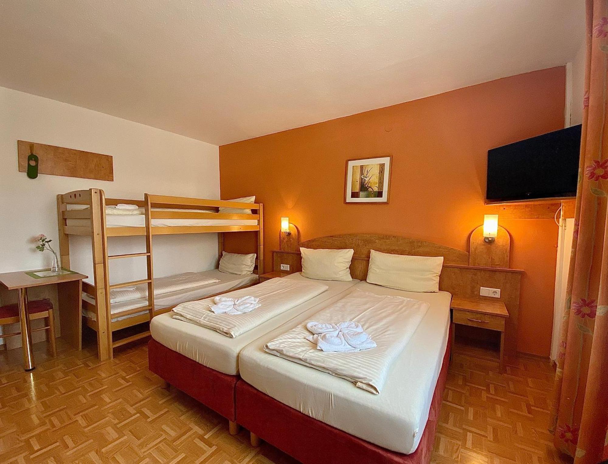 Hotel Gasthof Rose Günzburg Esterno foto