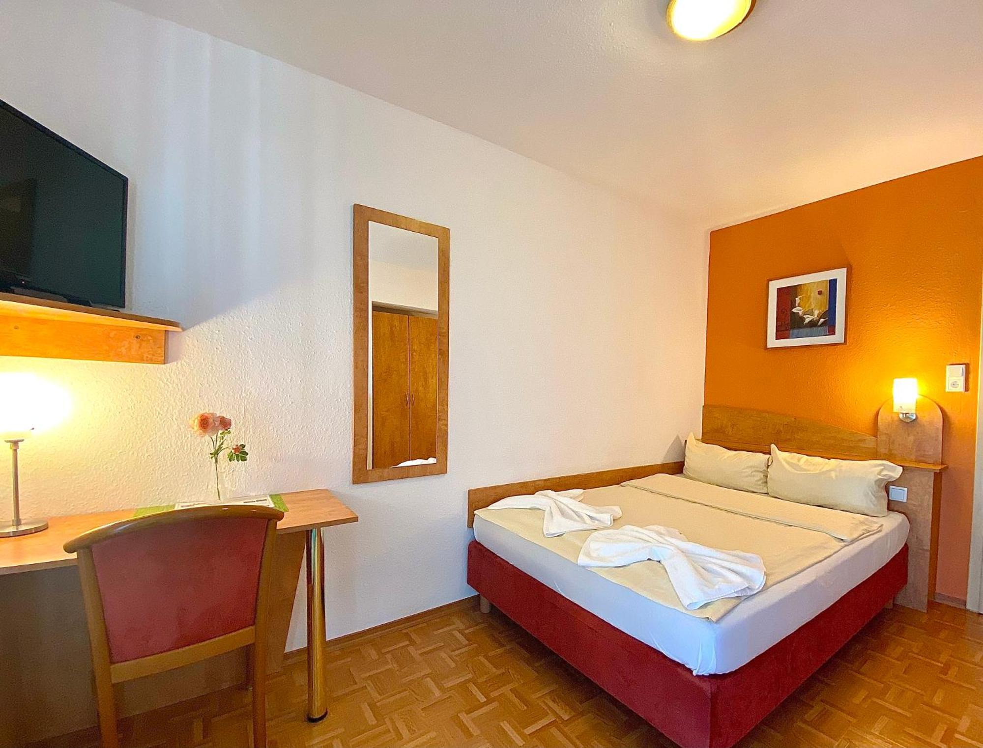 Hotel Gasthof Rose Günzburg Esterno foto