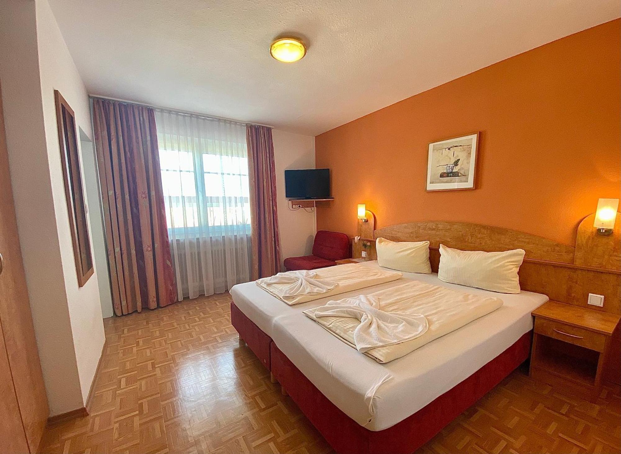 Hotel Gasthof Rose Günzburg Esterno foto