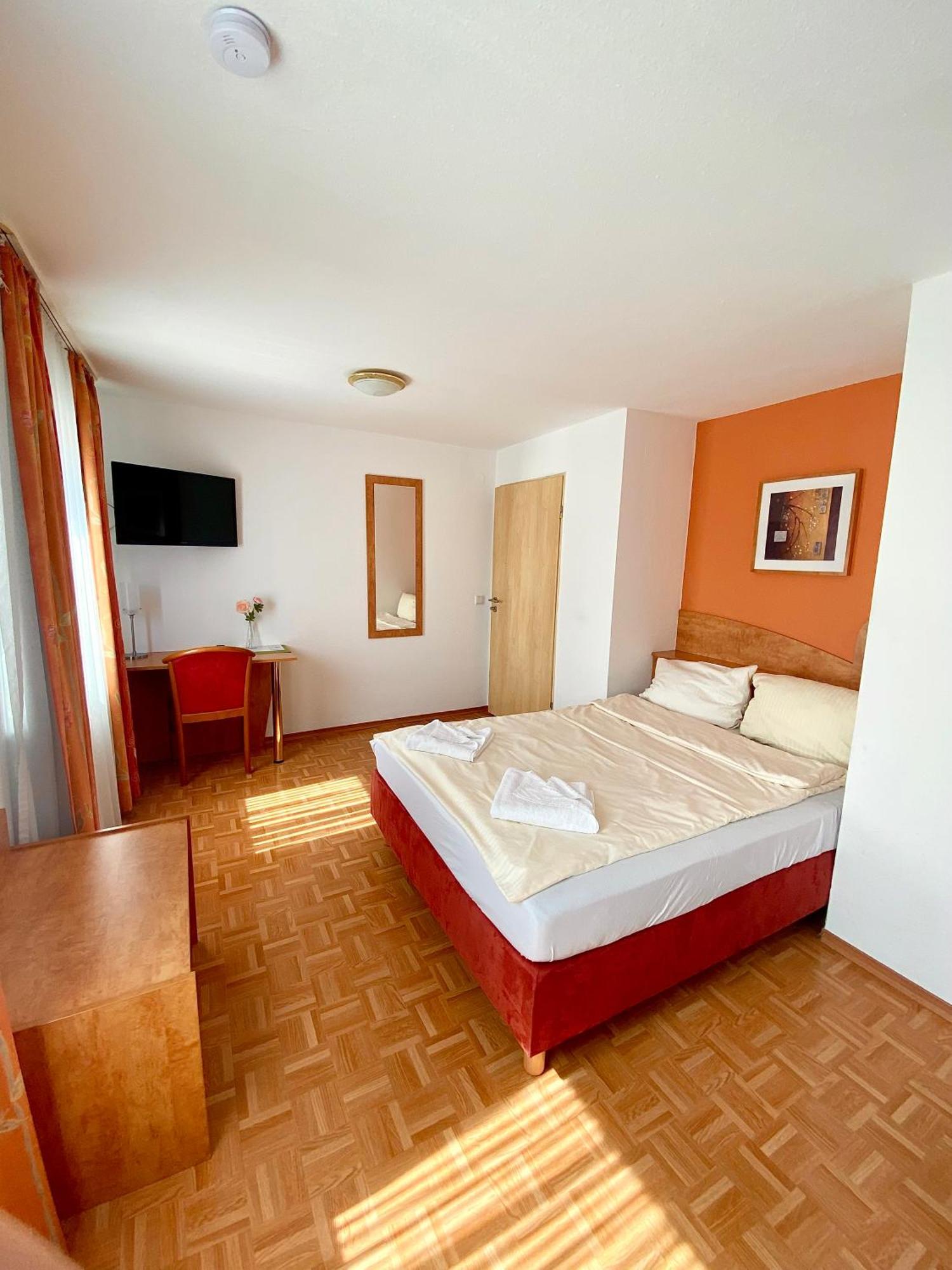 Hotel Gasthof Rose Günzburg Esterno foto